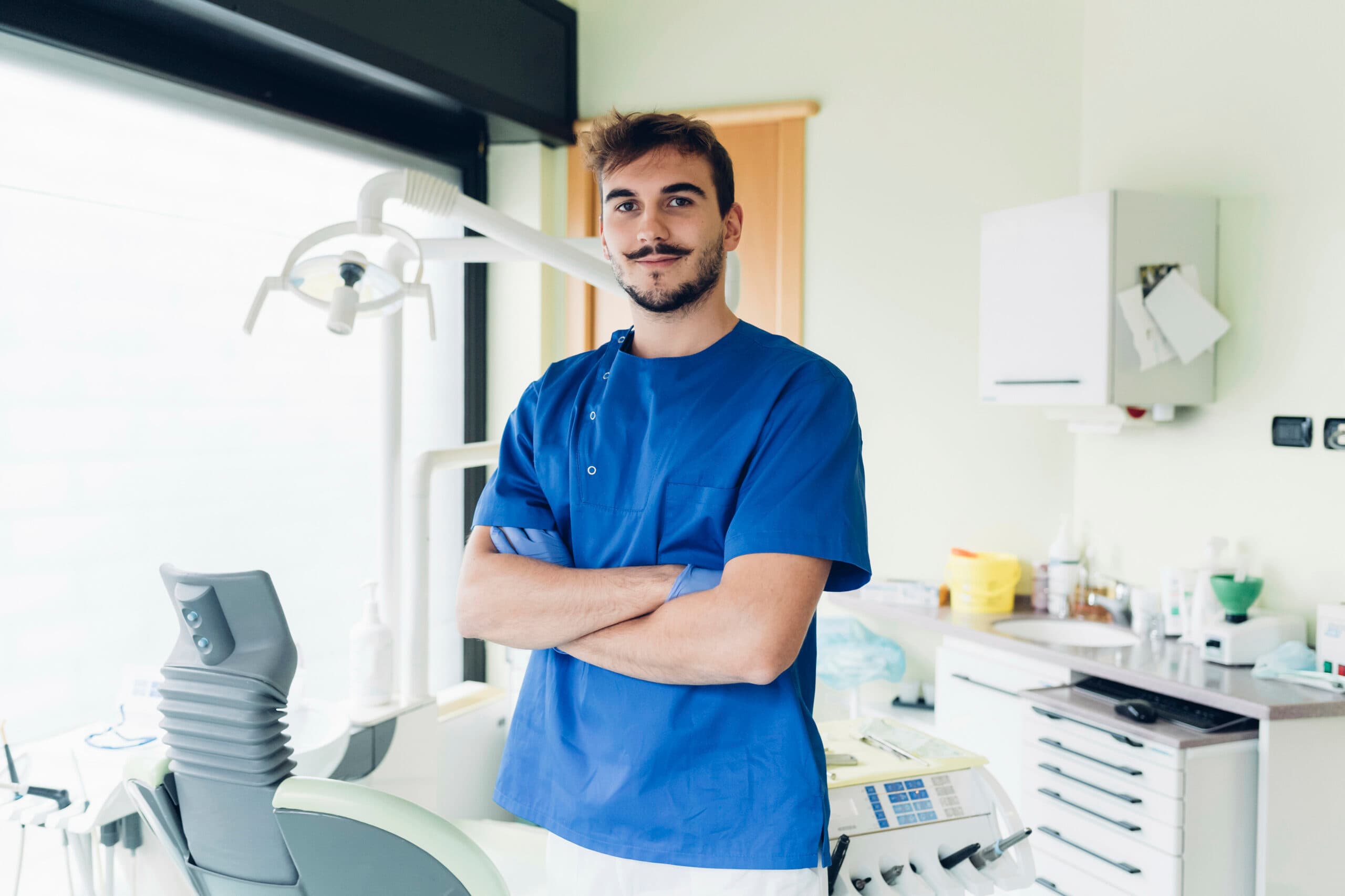 How to Choose the Best Dentist in Woodland Hills: 7 Things to Look For